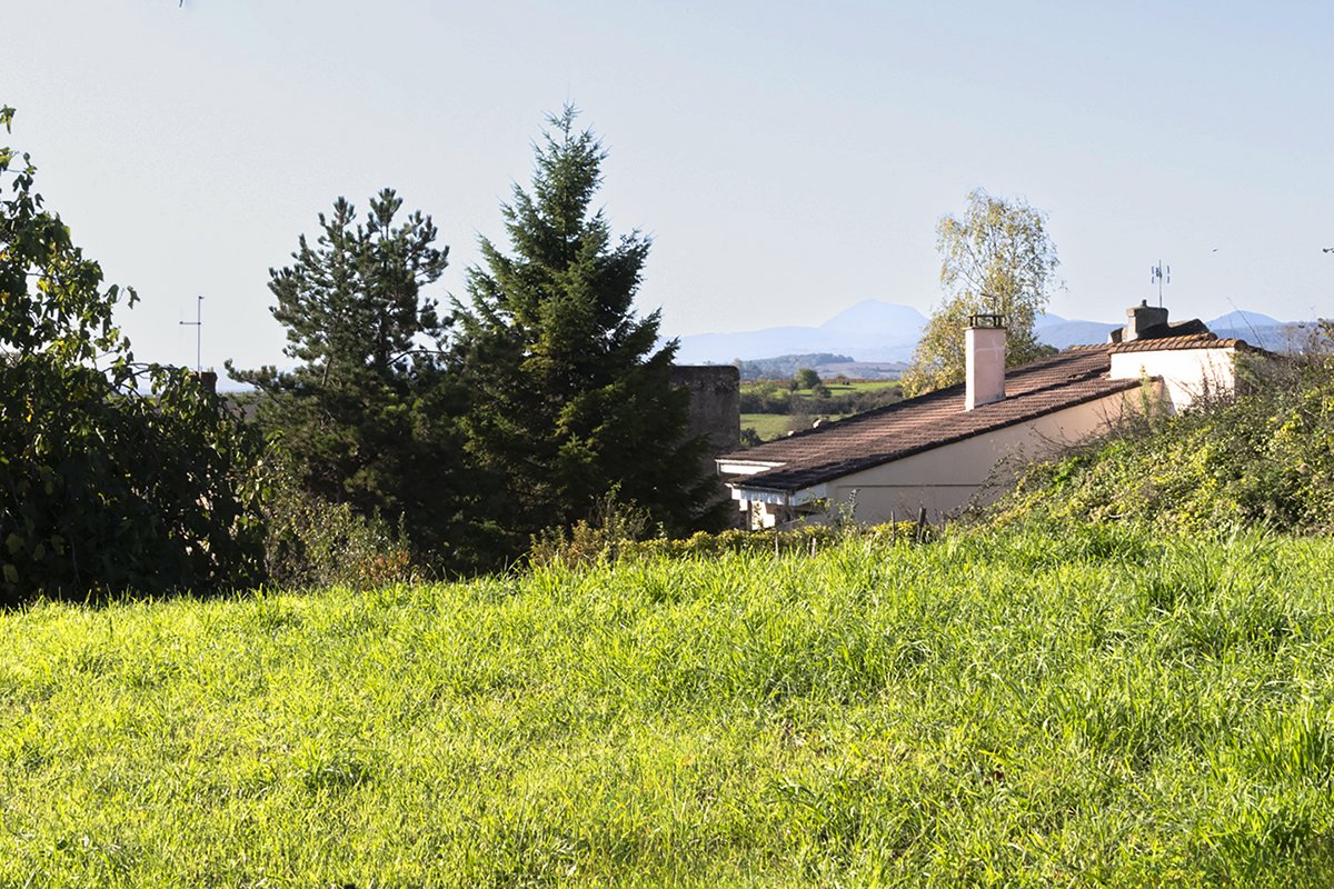 Terrain 1686 m² · à Riom · 109 890 €