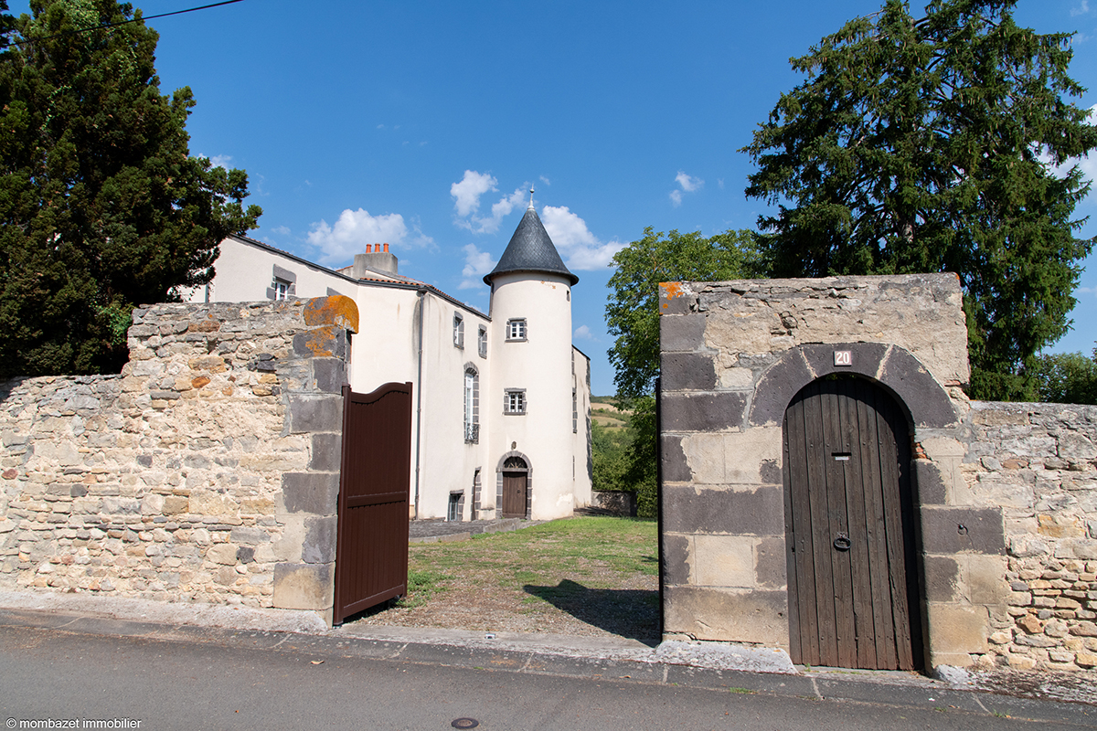 Terrain 6000 m² · à Yssac-la-Tourette · 539 700 €